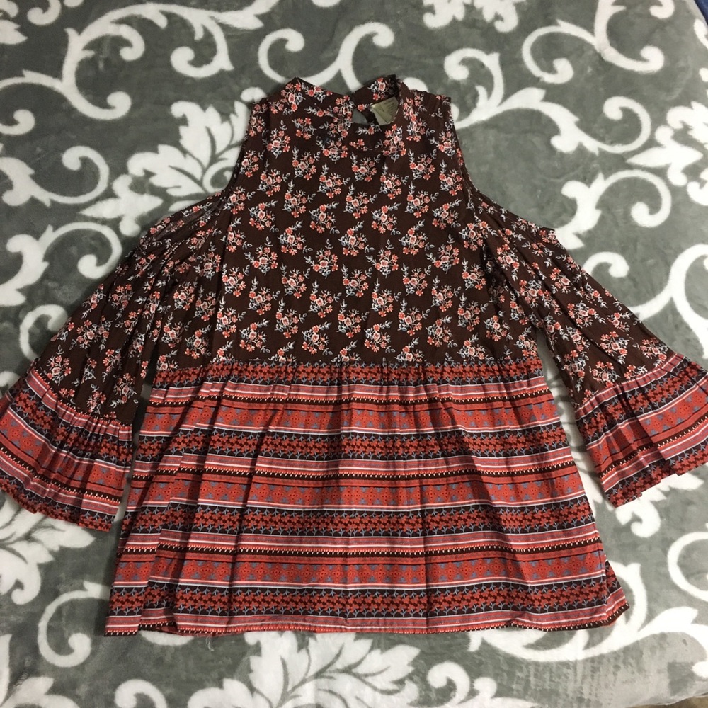 MEDIUM Japna cold shoulder Top